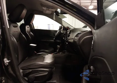 2019 Jeep Compass Trailhawk 4X4 z USA, uszkodzony, nr VIN 3C4NJDDB2KT838235